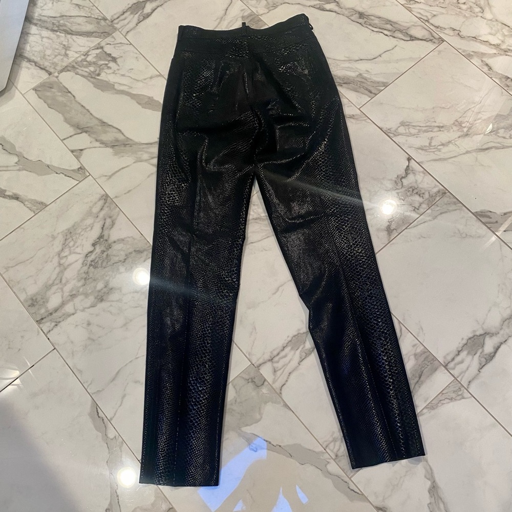 Black python vegan friendly hi rise jean with pockets and belt loops 🐍🖤 🇮🇹